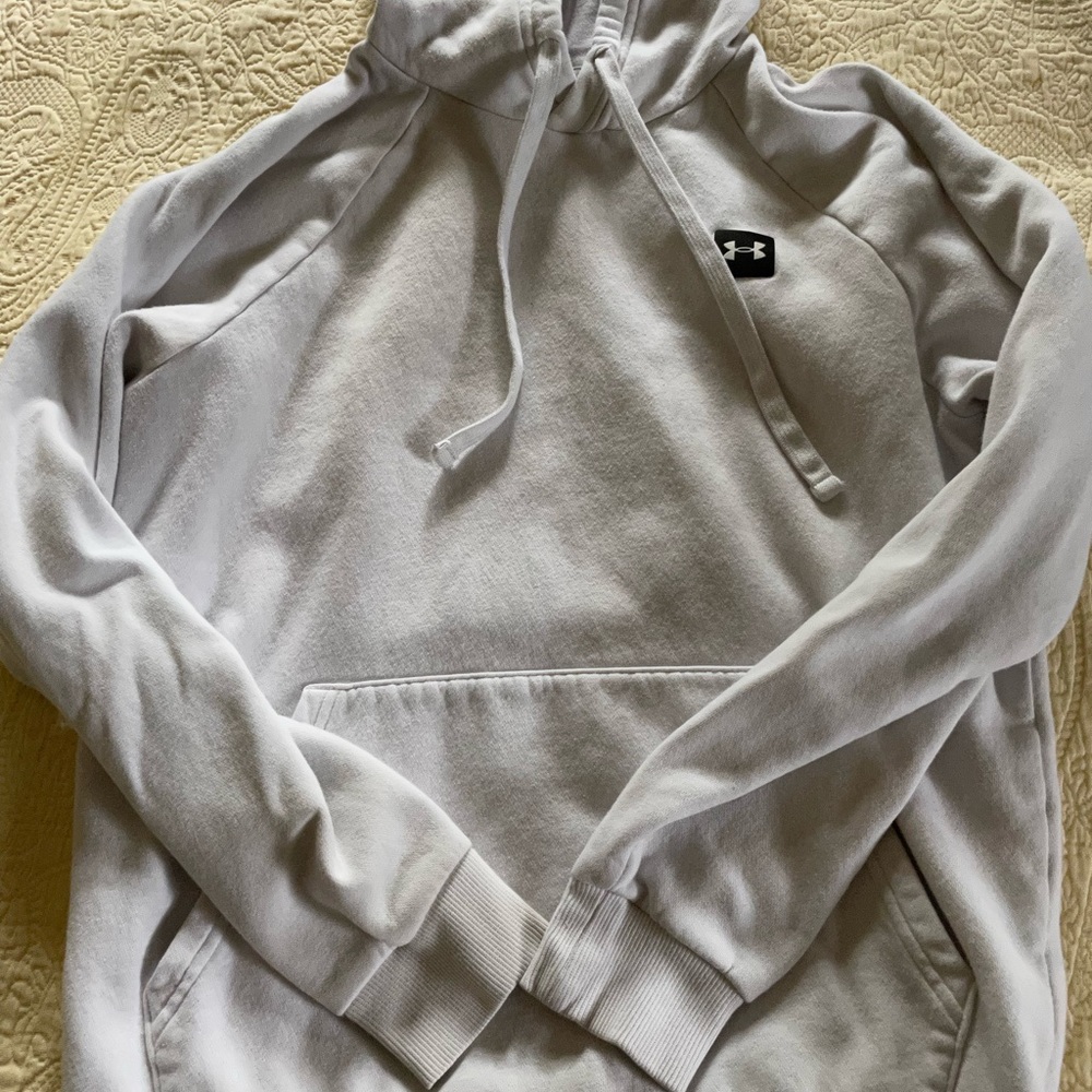 white under armor sweatshirt